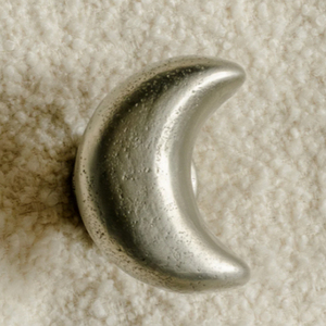 Boutons de meuble en laiton en forme de lune - Product Image 3