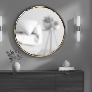 Aporte lujo y sofisticación a sus interiores con este espejo minimalista con marco de acero inoxidable PVD. - Product Image 1