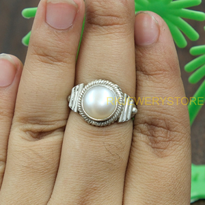 แหวนมุกธรรมชาติ เงินแท้ 925 แหวนทำมือสไตล์วินเทจ แหวนมุกทรงกลม เครื่องประดับโบโฮ ดีไซน์ไม่ซ้ำใคร ของขวัญสำหรับผู้หญิง - Product Image 5