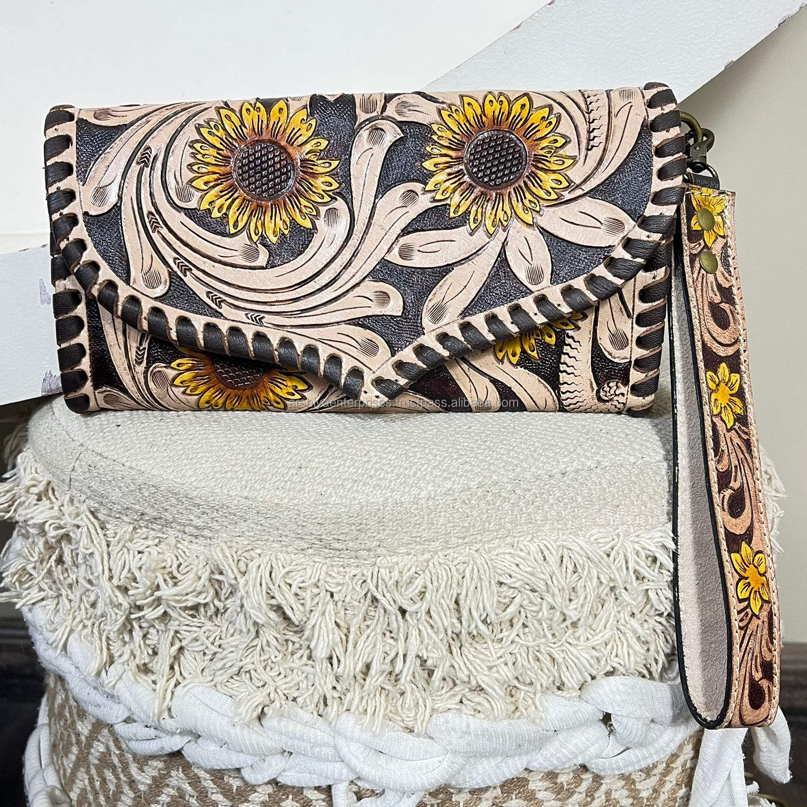 สีน้ำตาล