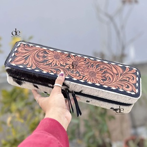 Nouvel Arrivage : Étui de Voyage en Cuir Repoussé à la Main Résistant à la Chaleur avec Poil de Bovin, Idéal pour Lisseur et Outils Capillaires – Organisateur Parfait - Product Image 5