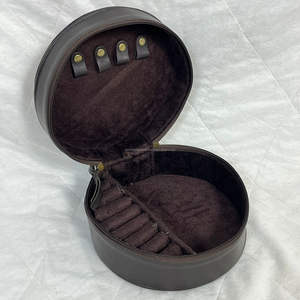 Boîte de rangement pour bijoux ronde en cuir de vache véritable artisanal à carreaux avec motif floral gravé, coffret à bijoux, cadeau pour femmes - Product Image 6