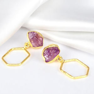 Boucles d'oreilles artisanales en pierres brutes de rubis |   Boucles d'oreilles hexagonales en argent 925 plaqué or, bijoux - Product Image 1