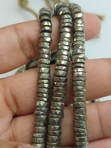 Cuentas facetadas de pirita dorada 100% natural en forma de disco con brillo metálico dorado grisáceo para joyería personalizada al por mayor. - Product Image 1