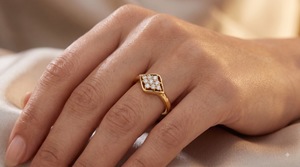 Anillo de Diamantes Cultivados en Laboratorio con Forma de Cometa, Certificado IGI, Corte Redondo Vintage, Engaste de Puntas, Joyería Personalizada OEM ODM para Mujer - Product Image 3