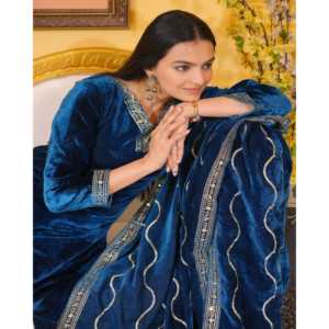 Costume en velours de créateur pour les occasions spéciales, vêtements indiens et pakistanais brodés - Product Image 6