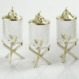 Vente en gros de contenants en verre pour aliments, lot de 3, design de fleurs en métal plaqué or et base en marbre blanc - Product Image 6