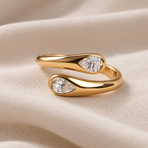 Bague de fiançailles en or plaqué 18 carats avec deux pierres en forme de goutte d'eau, serties dans un serti clos, bijoux tendance pour femmes - Product Image 1