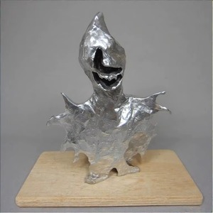 Sculpture fantôme en aluminium faite à la main, base en bois, décoration d'Halloween, œuvre d'art fantôme en aluminium, décoration d'Halloween d'intérieur - Product Image 2