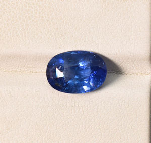 Saphir bleu royal naturel du Sri Lanka de 4,40 carats, 11,5 x 8 x 5,5 mm, pierre précieuse non montée - Product Image 6