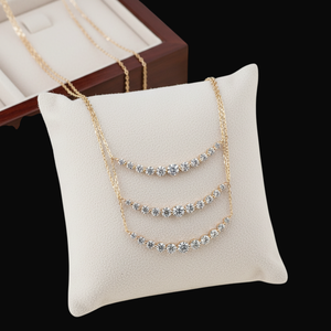 Collar con colgante de diamante de oro amarillo de alta demanda, corte brillante redondo, engaste de garras, estilo clásico, para uso diario de mujer, en venta - Product Image 1