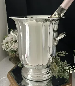 Seau à glace en métal fait main, décor traditionnel, refroidisseur à vin et champagne pour bar à domicile classique, restaurant, hôtel et hôtellerie - Product Image 1