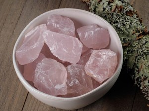 Piedras Preciosas Naturales de Cuarzo Rosa para Decoración de Uñas, Color Rosa, Tamaño Libre, Tratadas con Cera/Aceite, A K Gems - Product Image 5
