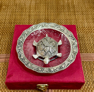 Nueva Figura de Tortuga Plateada sobre Bandeja Circular de Metal, Pieza Decorativa Coleccionable para Año Nuevo y Acción de Gracias - Product Image 1