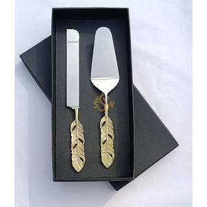 ชุดเซิร์ฟเค้กงานแต่งงานด้ามจับทองเหลืองหรูหรา พร้อมด้ามจับลายใบไม้ตกแต่ง ชุดของขวัญชีส วัสดุทองเหลืองและเหล็ก - Product Image 5