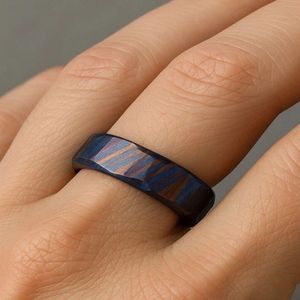 Anillo de Acero Inoxidable Timascus Hecho a Mano con Patrón Profundo, Forma Estética, Duradero, Estilo Vintage, para Él y Ella. - Product Image 4