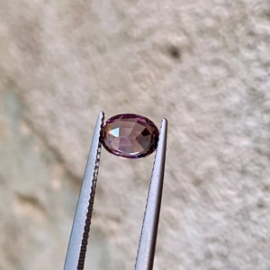 Spinelle naturelle d'Inde, taille ovale, couleur violette, certifiée par un tiers, idéale pour la création de bijoux fins et de créations de bijoux de créateurs - Product Image 3
