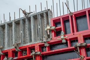 Contrachapado Recubierto de Película de Caucho/Pino de Primera Calidad para Encofrados de Construcción 1220*2440mm 15-18mm con Pegamento E1 a Precio Económico - Product Image 6