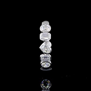 Bague de fiançailles demi-éternité en or massif sertie de diamants multi-formes en forme de cœur de 1 carat certifiés IGI, bijoux fins fabriqués par des artisans - Product Image 2