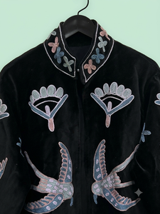 Chaqueta Corta de Invierno para Mujer, Estilo Casual Urbano, de Terciopelo Negro, con Cuello Cuadrado, Mangas Largas y Patrón Floral Bordado - Product Image 5