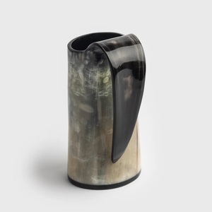 Mug en corne de buffle de qualité supérieure, fait main, pour bar à domicile et collection de cadeaux, disponible à la vente - Product Image 2