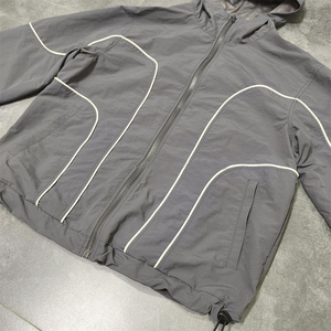 Ensembles d'extérieur personnalisés de haute qualité en nylon et polyester, coupe-vent, veste zippée à capuche et pantalon - Product Image 2
