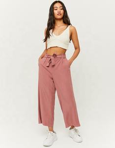 กางเกงขาบานระบายอากาศได้ดีสำหรับผู้หญิงกางเกงซักร้อนผูกโบว์ยืดหยุ่นโลโก้ที่กำหนดเองพู่สไตล์แบน-สำหรับวันหยุดฤดูร้อน - Product Image 3