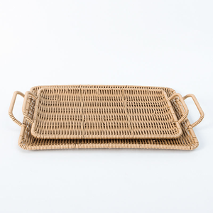 Ensemble de 2 plateaux en rotin tressé de couleur brun clair avec poignées - Product Image 2