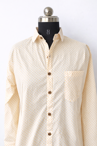 เสื้อเชิ้ตผ้าฝ้ายพิมพ์ลายบล็อกสีครีมแบบยูนิเซ็กซ์ |   เสื้อเชิ้ตมัสตาร์ดลายจุดติดกระดุม |   เสื้อเชิ้ตแขนยาวทำมือโดยช่างฝีมือ |   แฟชั่นแบบช้าๆ - Product Image 2