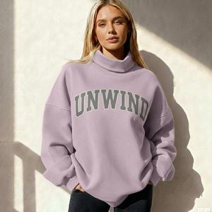 Sudadera Oversize de Cuello Alto para Mujer con Estampado Gráfico Embrace, Casual, Manga Larga, Invierno, Estilo Urbano - Product Image 4