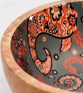 Bol en bois poli avec intérieur imprimé floral brillant, vaisselle ronde pour servir des salades et des fruits - Product Image 2