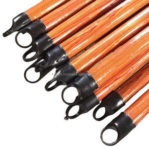 Escoba con mango recubierto de PVC de eucalipto, material vegetal natural liso, 120 cm x 2,2 cm, precio para limpieza del hogar en Vietnam - Product Image 5