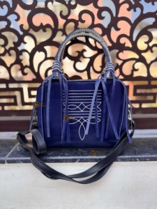 Sac fourre-tout en cuir personnalisé avec franges et pompons, style bohème, fait main, multi-usages, pour femme, sac à bandoulière en cuir gravé à la main, vente en gros - Product Image 5