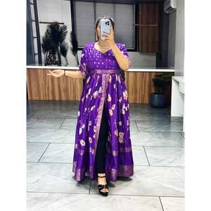 ฟอยล์ผ้าไหมโดลามาใหม่พร้อมพิมพ์ดอกไม้ตัด nayra kurti สีม่วง - Product Image 1