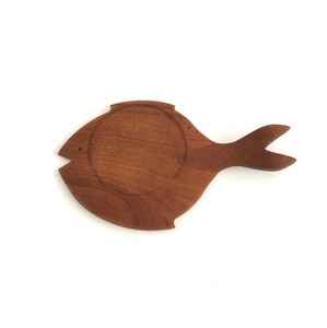Plateau en bois élégant pour servir les aliments, idéal pour la présentation en cuisine, les repas en famille et les dîners quotidiens - Product Image 4