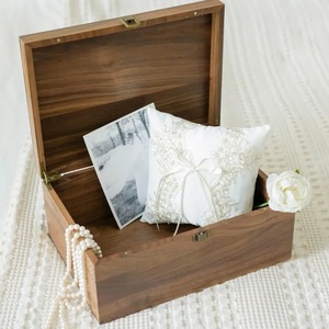 Letrero de Bienvenida de Madera Rústica Personalizado con Grabado y Relieve, Opción para Colgar, Diseño de Letras Ecológico y Duradero - Product Image 3