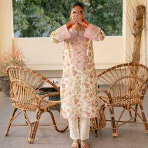 Chemise en lawn à imprimé numérique pour femme avec broderie - Product Image 2