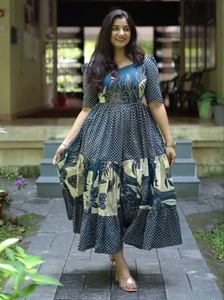 ชุดลำลองสไตล์สตรีทแวร์ ใส่สบาย ทันสมัย ผ้าเครปเนื้อนุ่ม ผ้ามัสลิน ลายดอกไม้ ทรงเข้ารูป กระโปรงทรงเอ สั้น - Product Image 2