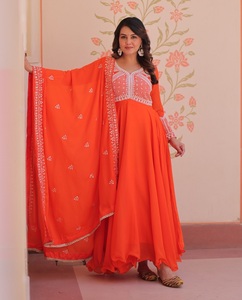 Nouvelles robes Anarkali Salwar Kameez traditionnelles indiennes pour femmes, en georgette, richement brodées de sequins et de perles, pour mariage - Product Image 1