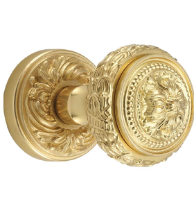 Elegante juego de puertas de latón pulido que incluye pomos redondos clásicos y un cerrojo a juego, disponible a precios de mayorista. - Product Image 6