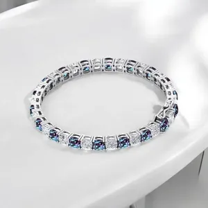 Bracelet tennis pour femme plaqué rhodium avec cristaux de strass taille princesse sertis en canal, style classique, cadeau de bijoux - Product Image 3