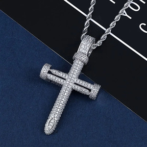 Colgante de Moissanita Personalizable al por Mayor para Hombre, Diseño Elegante, Chapado en Oro y Plata, Corte Brillante, 5.8 cm de Largo, 3.2 cm de Ancho - Product Image 3