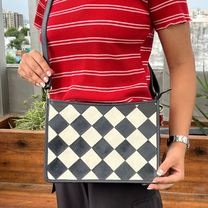 Bolso bandolera de cuero genuino con diseño de tablero de ajedrez a cuadros blanco y negro recién llegado para bolso de estilo occidental de mujer - Product Image 4
