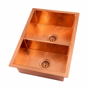 Fregadero Doble de Cobre Martillado Hecho a Mano para Cocina, Estilo Contemporáneo, Lavabo Metálico Duradero para Uso Doméstico - Product Image 1