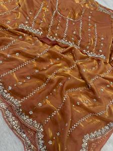 Sari en soie dorée avec bordure brodée de perles et chemisier assorti pour les occasions de mariage, sari traditionnel pour femmes, longueur au sol - Product Image 3