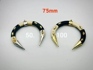 Colgante de luna creciente de hueso hecho a mano de 3 pulgadas con incrustaciones de latón de doble colte y detalles en oro y plata, amuleto para collar - Product Image 3