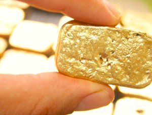 Mélange de plaques, pépites et copeaux d'or plaqué 14K/18K pour la production de bijoux, l'artisanat et la revente – Vente en gros de plaques, pépites et copeaux d'or en vrac - Product Image 2
