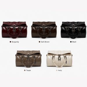 Sac Hobo Demi-Lune Avant-Gardiste en Similicuir Brillant Bordeaux avec Poignée Métallique Ondulée pour Femme - Product Image 6