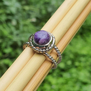 Bagues en pierre de charoite originales à double bande torsadées pour femmes Bijoux en argent sterling 925 de l'Inde Fournisseurs de bijoux en gros - Product Image 4