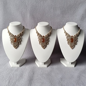 Collar llamativo de macramé con piedra dorada brillante, gema ovalada, acero inoxidable, chapado en oro de 14K, forma de mariposa, hecho a mano, budismo - Product Image 1